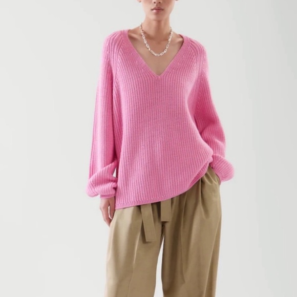 COS Bright Pink Ribbed V Neck Wool Oversized in XS - Picture 1 of 7